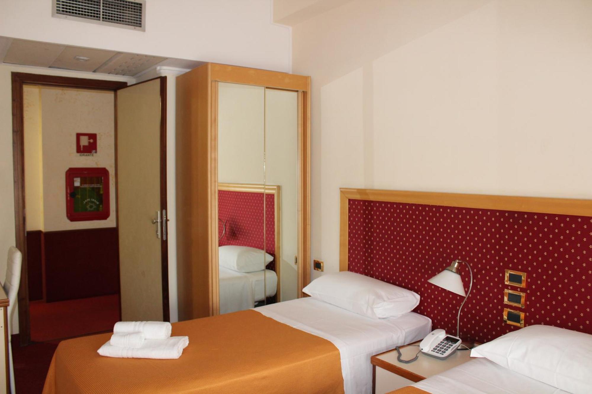 רג'יו די קאלאבריה Hotel Palace Masoanri'S מראה חיצוני תמונה