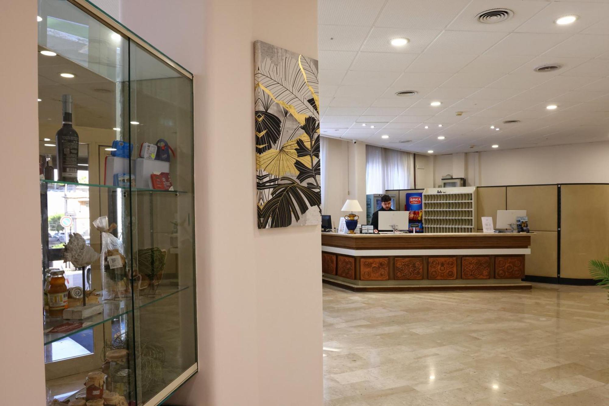 רג'יו די קאלאבריה Hotel Palace Masoanri'S מראה חיצוני תמונה